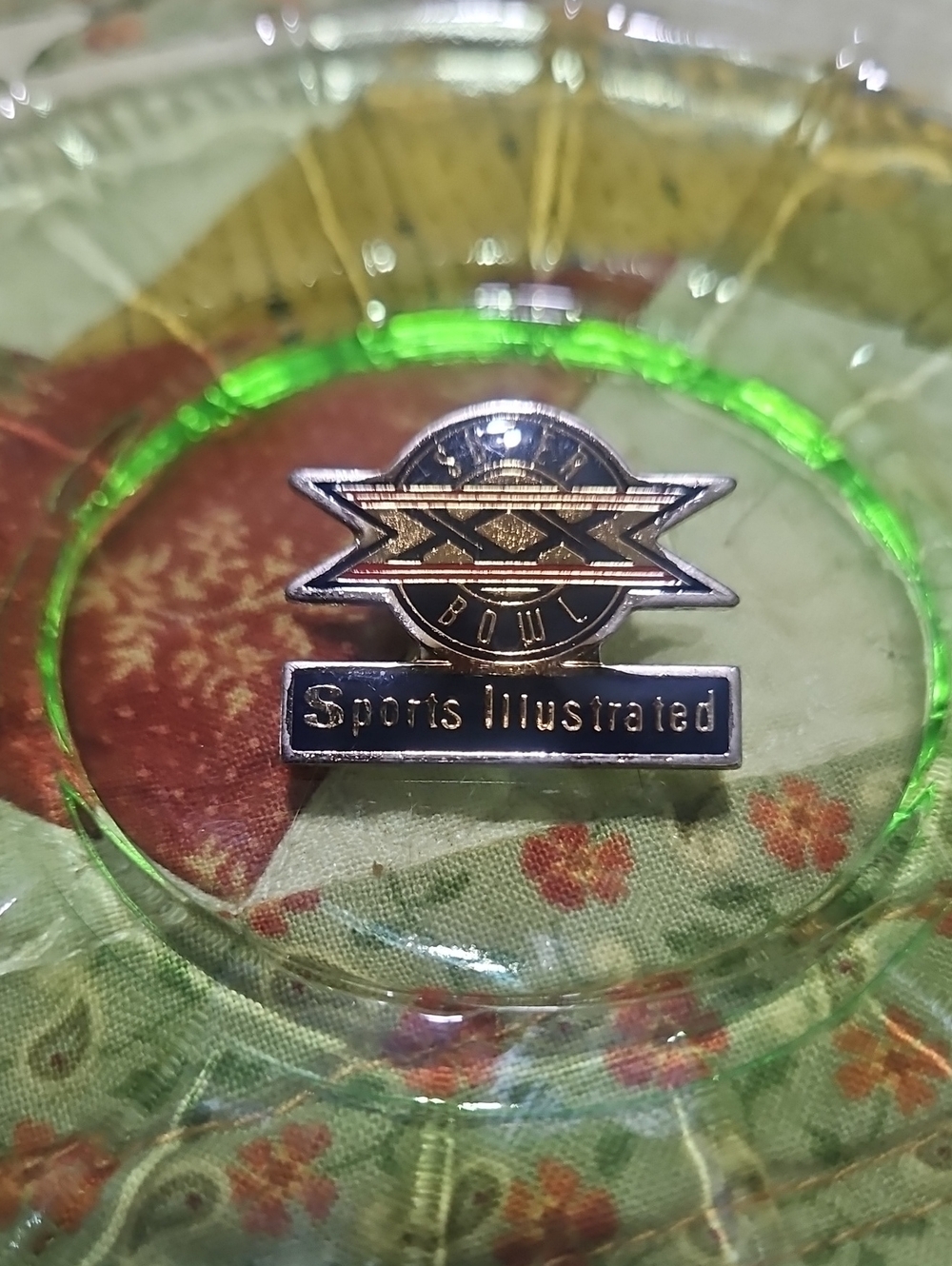 Vintage Super Bowl XX Pin Sports Illustrated Bears vs Patriots